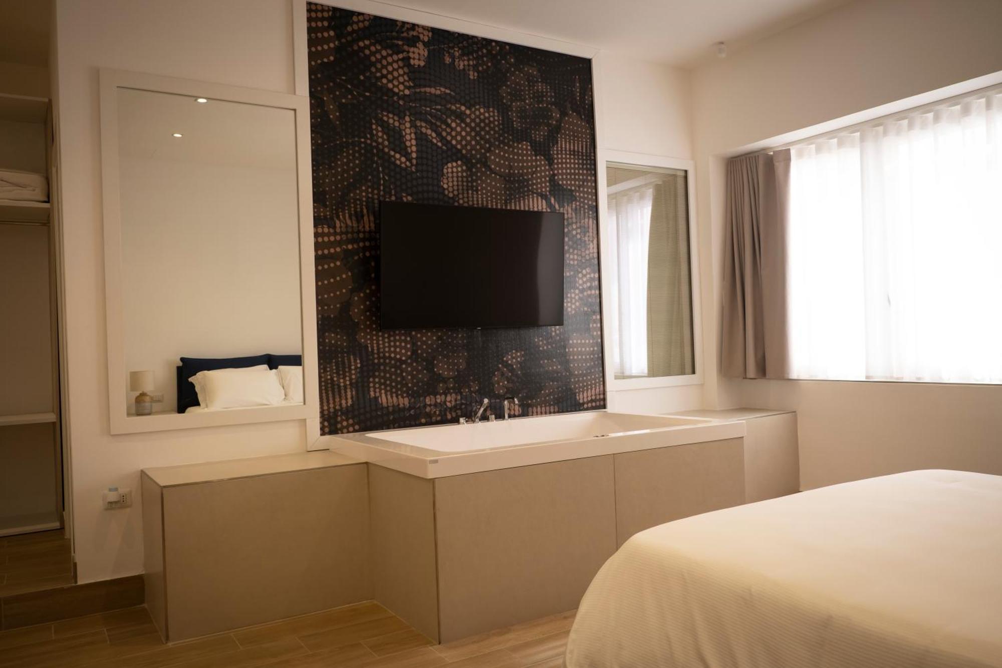 Monumental Luxury Rooms Caserta Eksteriør bilde