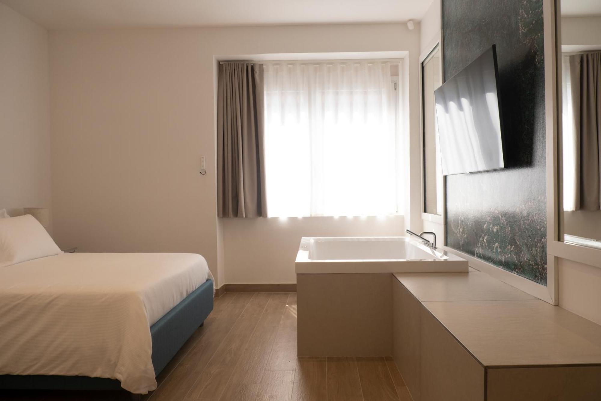 Monumental Luxury Rooms Caserta Eksteriør bilde