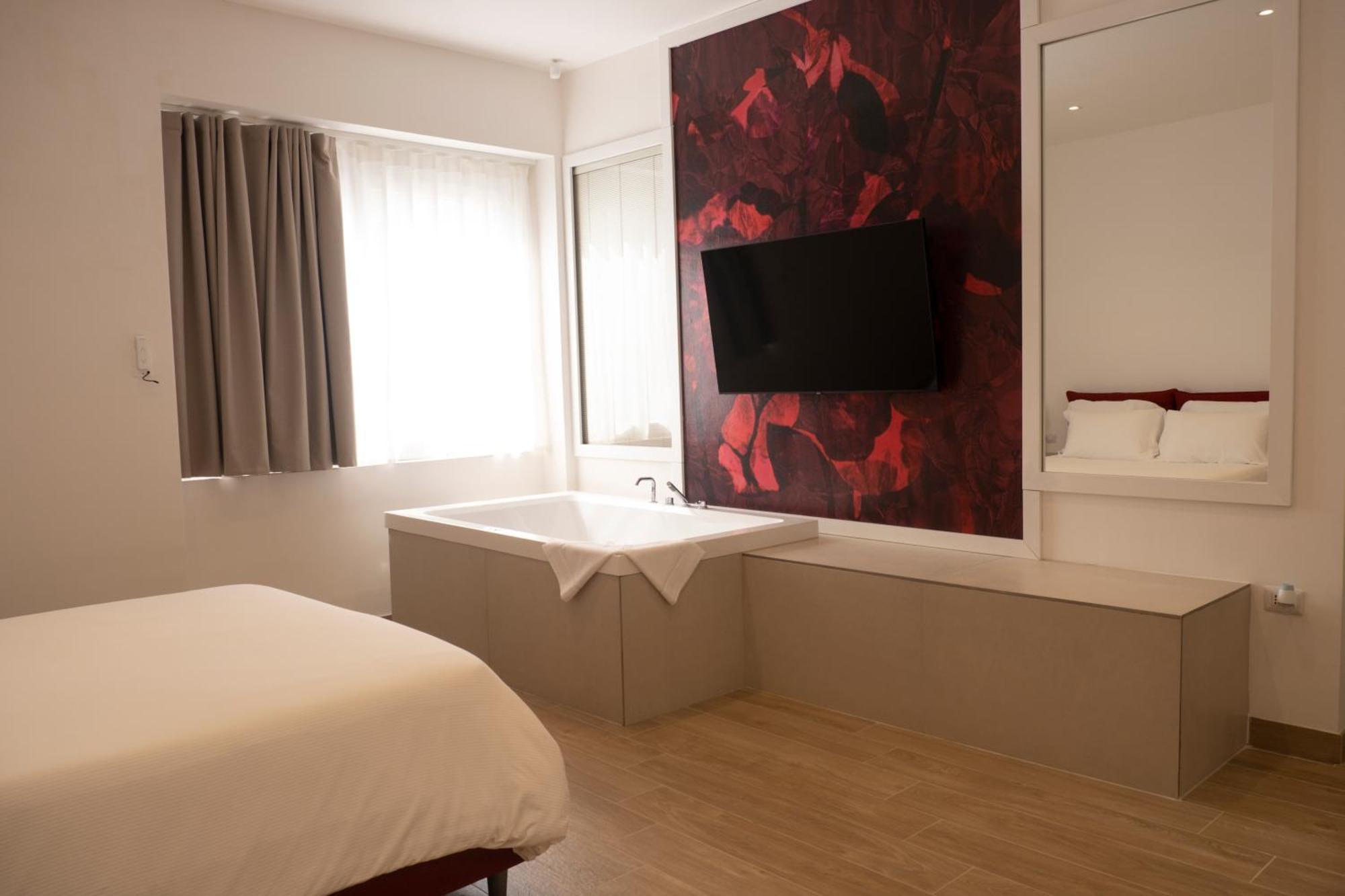 Monumental Luxury Rooms Caserta Eksteriør bilde