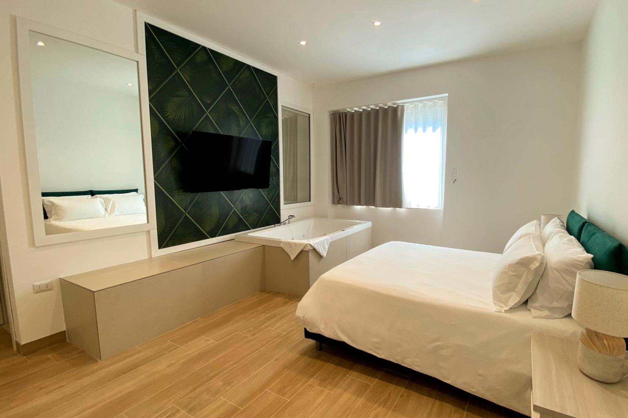Monumental Luxury Rooms Caserta Eksteriør bilde