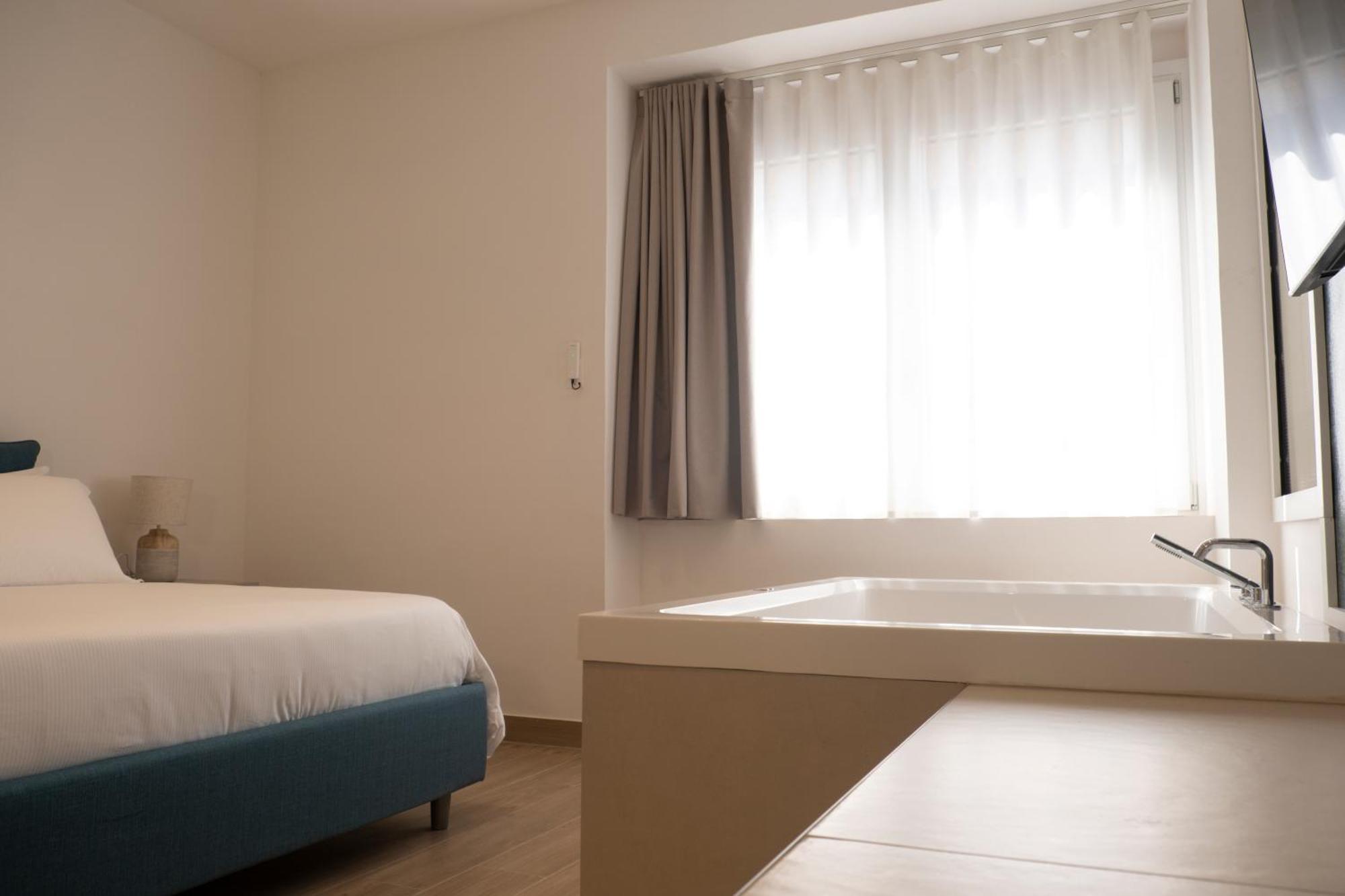 Monumental Luxury Rooms Caserta Eksteriør bilde