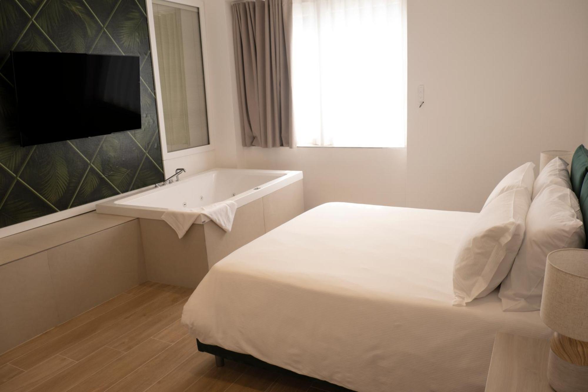 Monumental Luxury Rooms Caserta Eksteriør bilde