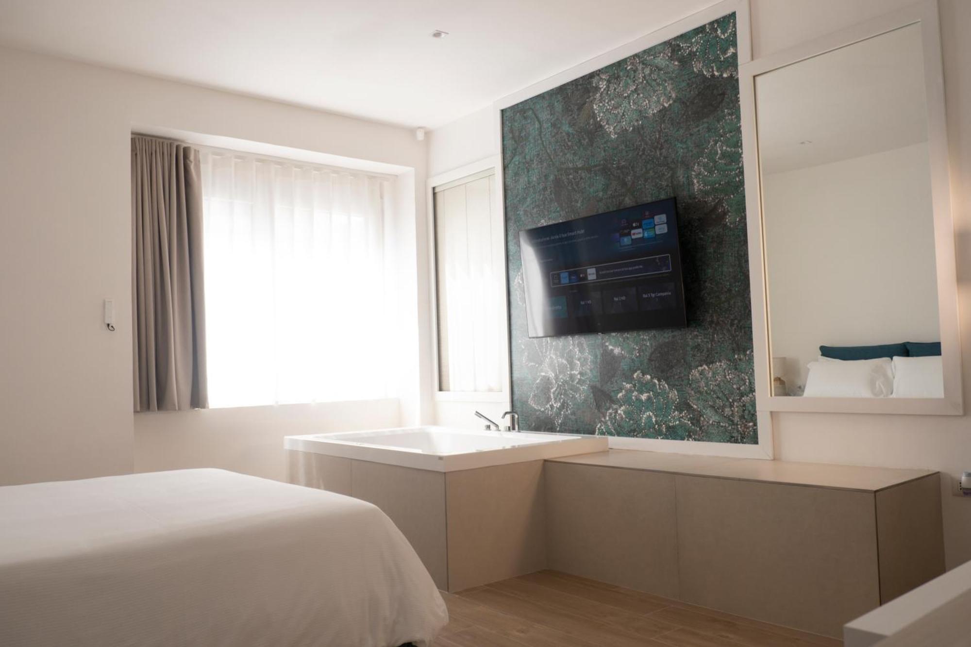 Monumental Luxury Rooms Caserta Eksteriør bilde