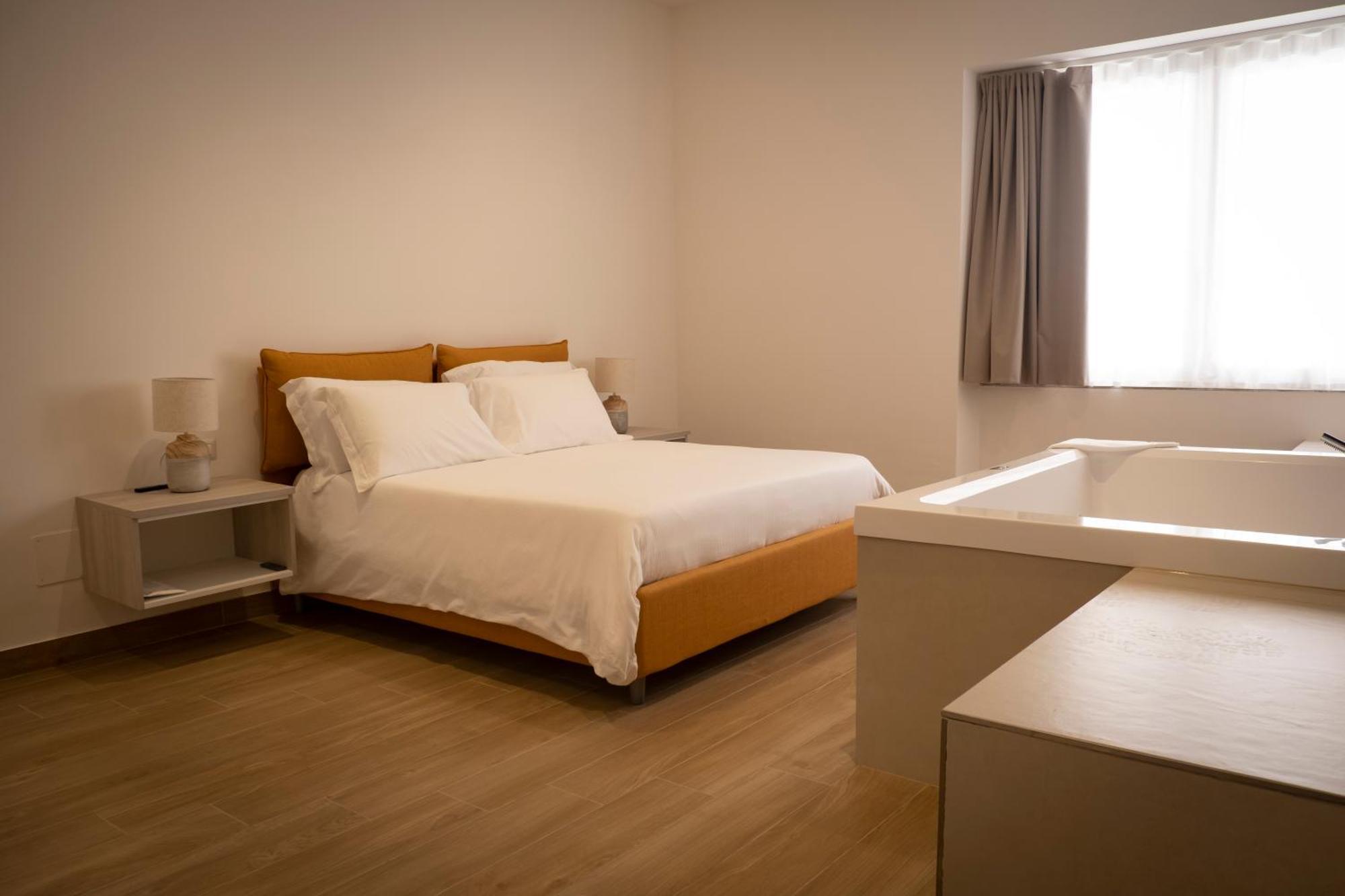 Monumental Luxury Rooms Caserta Eksteriør bilde