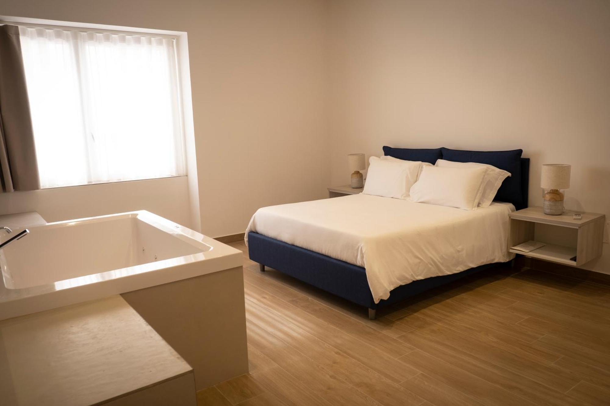 Monumental Luxury Rooms Caserta Eksteriør bilde