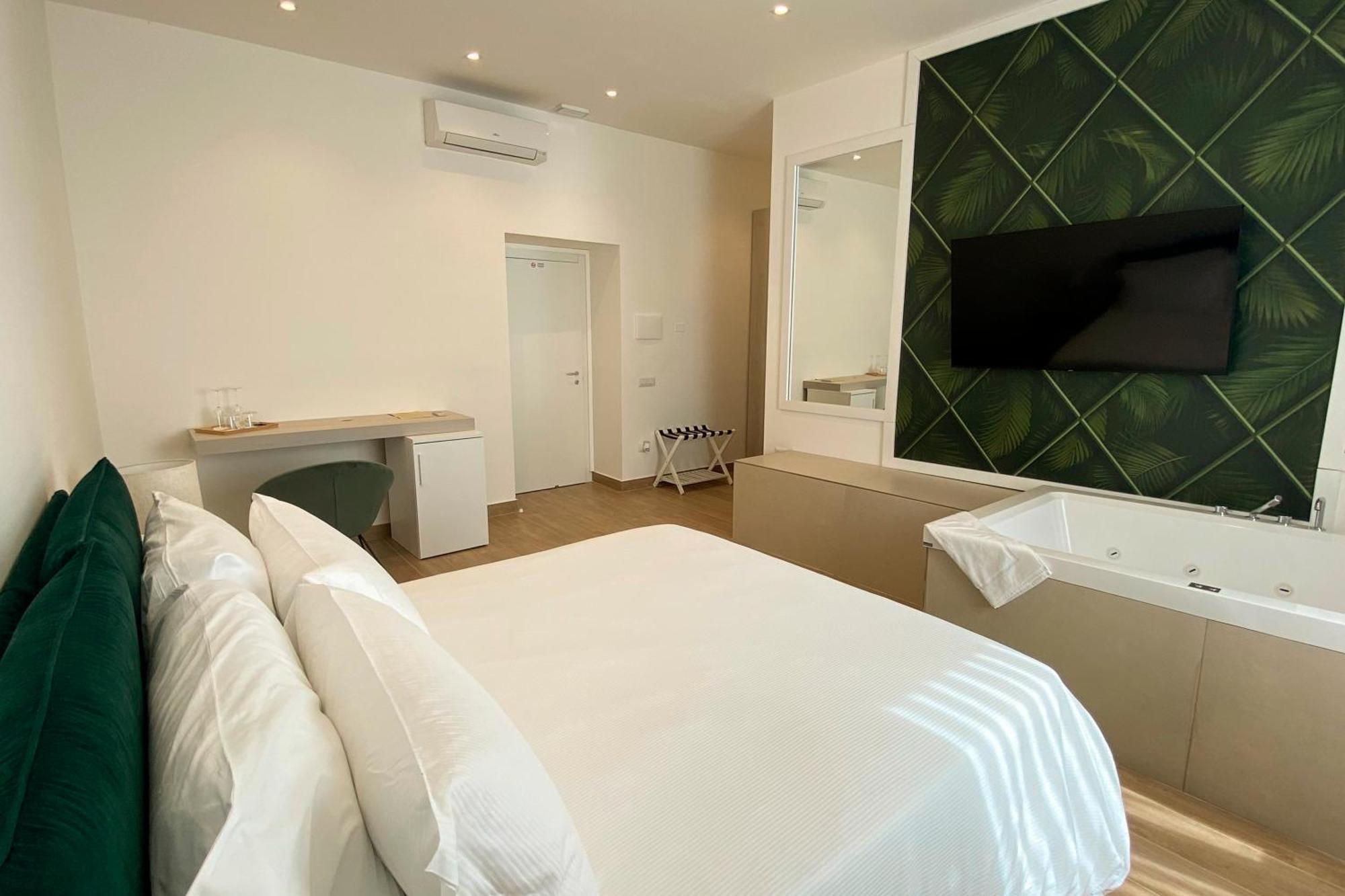 Monumental Luxury Rooms Caserta Eksteriør bilde