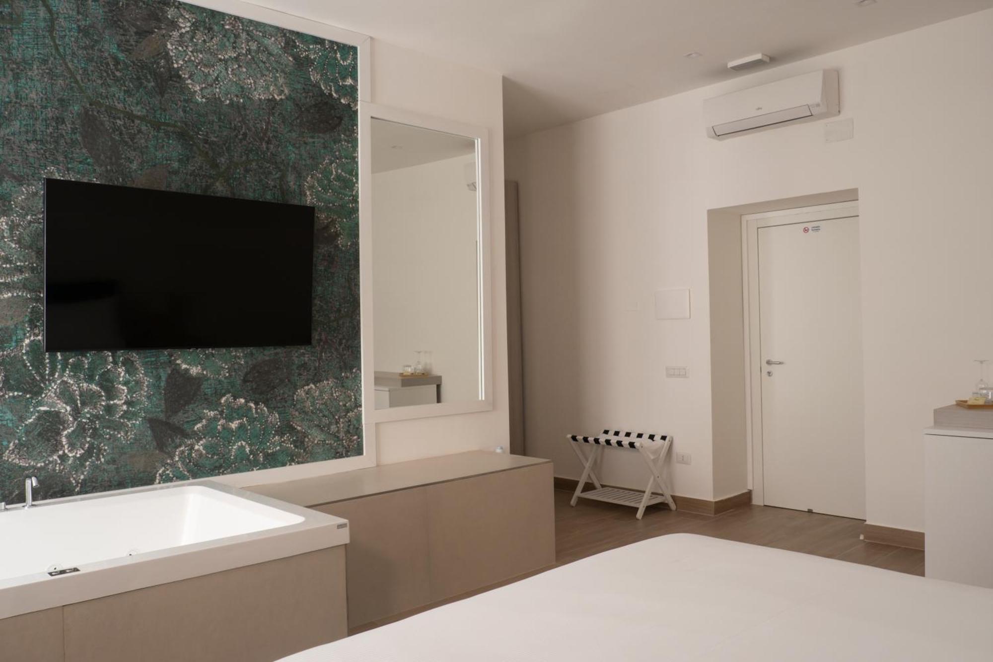 Monumental Luxury Rooms Caserta Eksteriør bilde