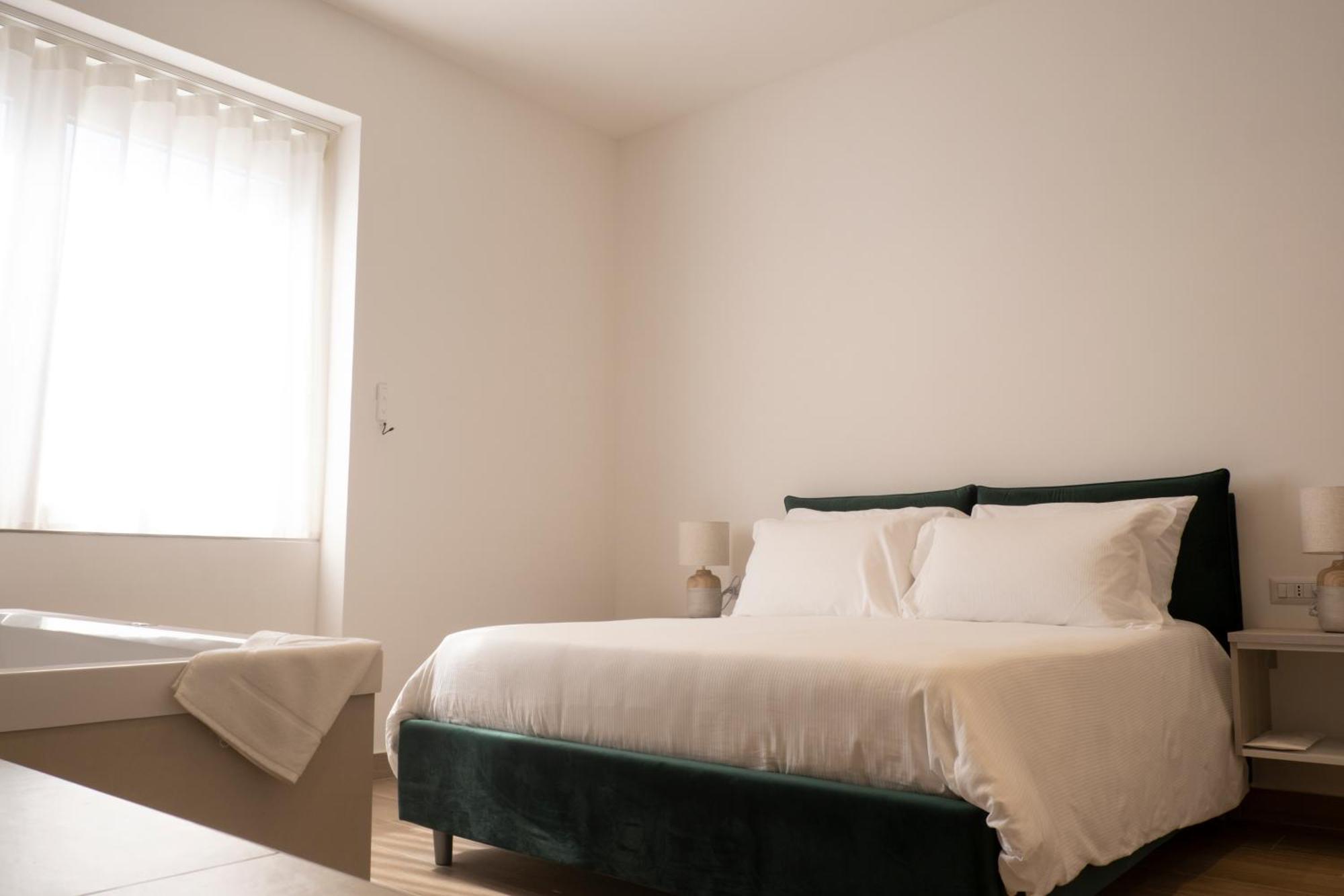 Monumental Luxury Rooms Caserta Eksteriør bilde